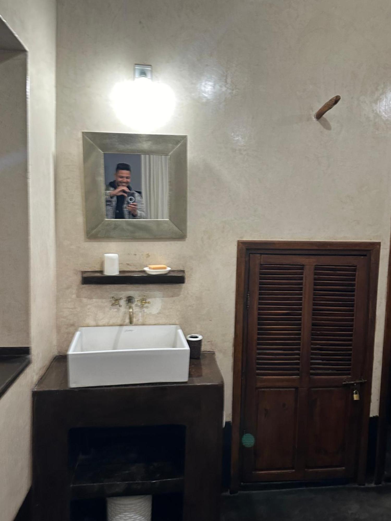 Private Apartment *
